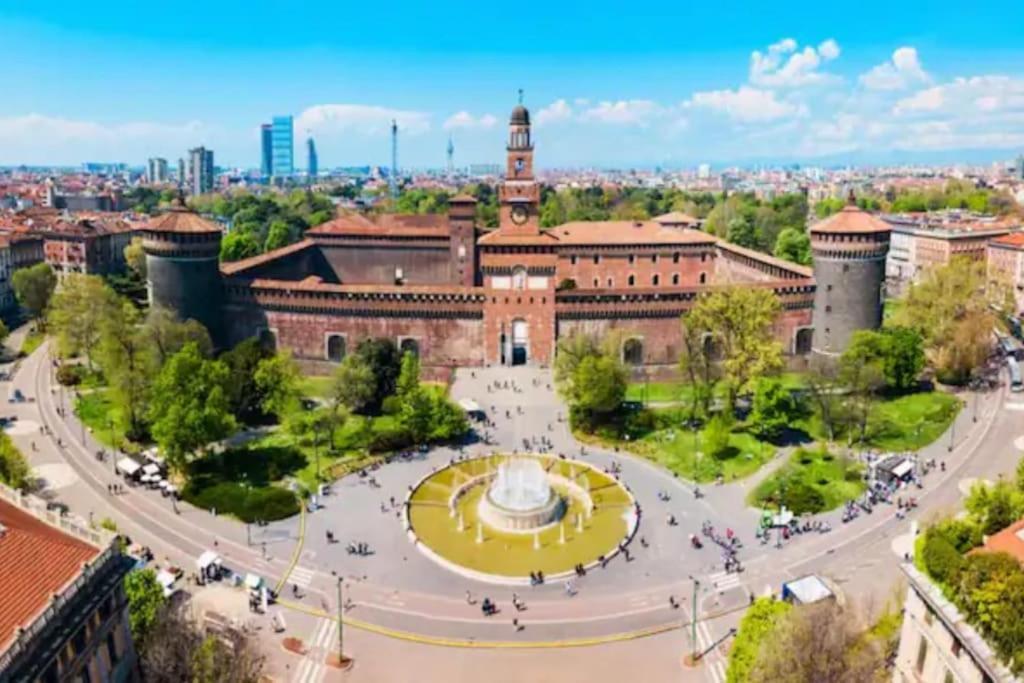 Yellow Flat Central Milan Exterior photo