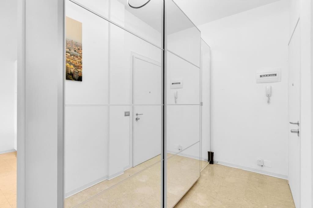 Yellow Flat Central Milan Exterior photo