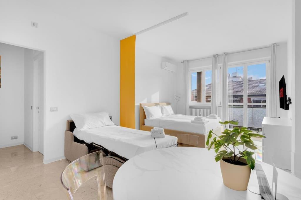 Yellow Flat Central Milan Exterior photo